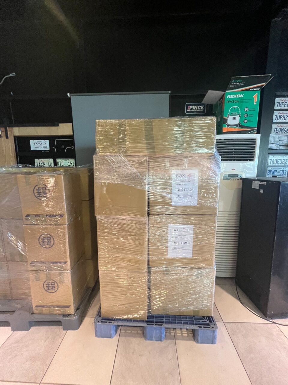 決定接受外派台灣工作後，接下來要面對的是如何處理聖地牙哥的房產及跨國海外搬家這項任務，這間四房的獨棟房屋是劉先生多年來最大的投資，目前市值已經升值不少，經過仔細評估，他決定不賣房子，而是將房子出租。「聖地牙哥的租金行情很好，」劉先生計算著，「四房的房子租金大約可以達到每月4000到5000美金。而在台北租一間類似的房子，租金只要美國的一半，約2000到2500美金。」。